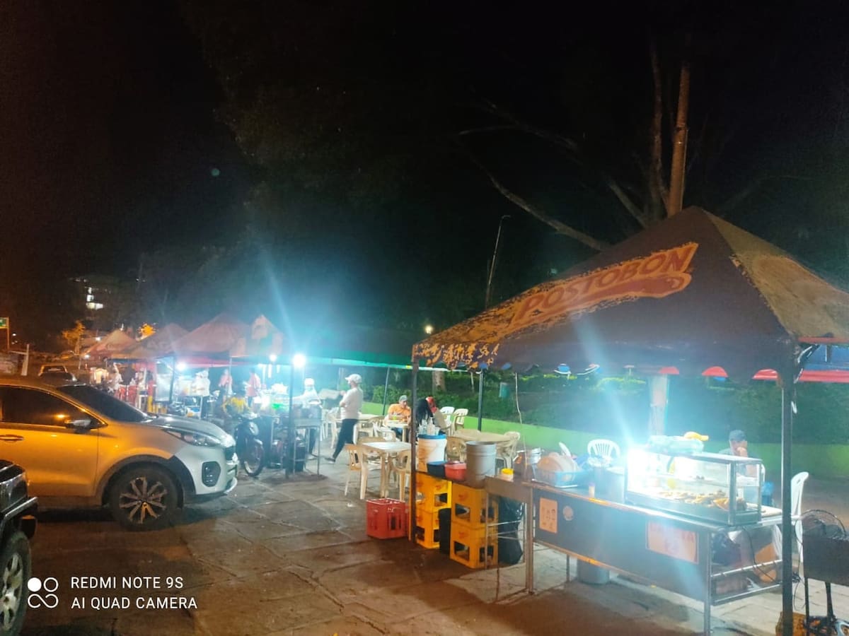 La alcaldía de San Gil debe reubicar a las personas que venden comidas en el parque Santander