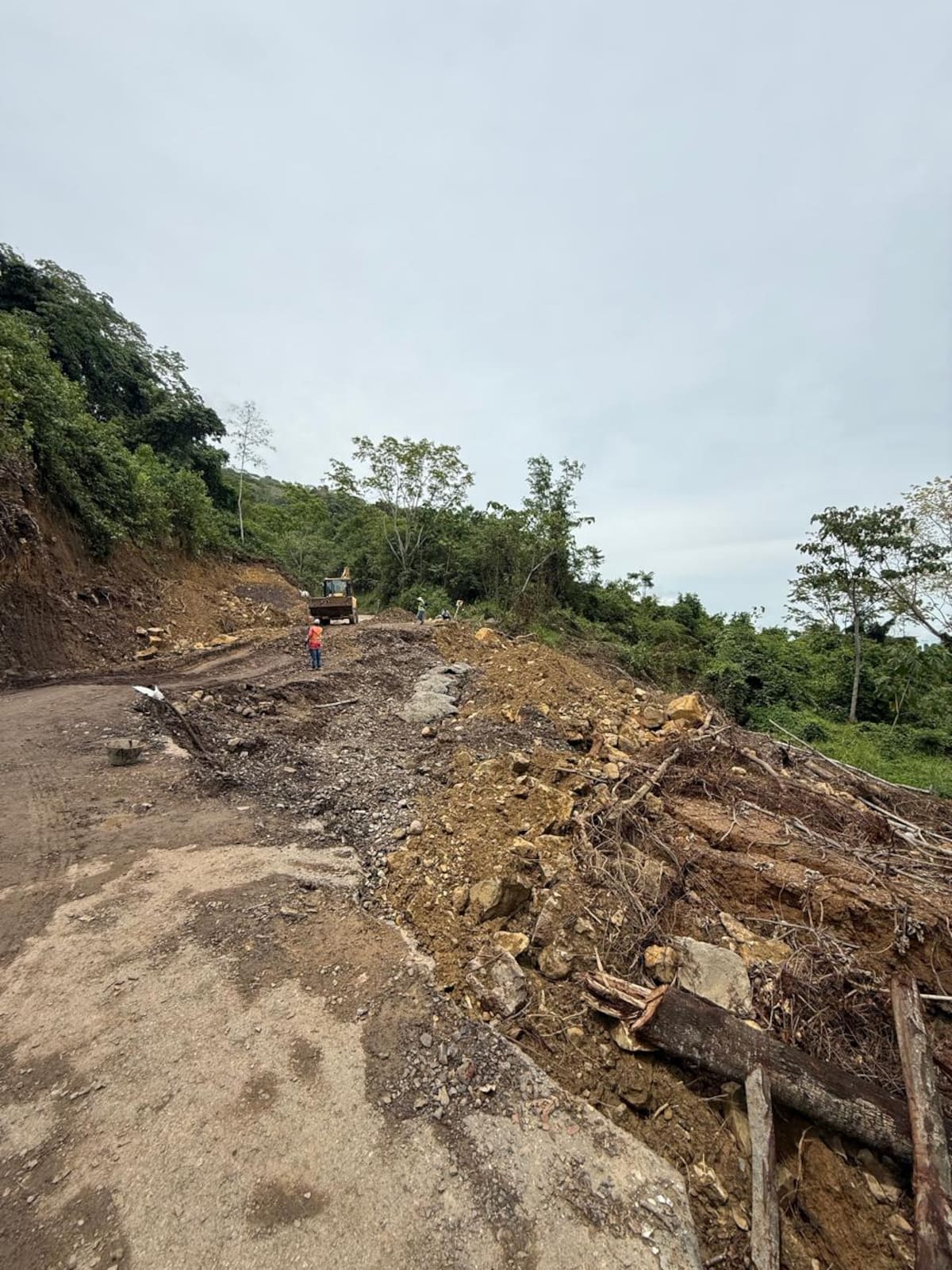 El terreno no da tregua: crece la amenaza sobre la vía San Vicente–Bucaramanga. (Foto suministrada por Adrián Romero / VANGUARDIA)