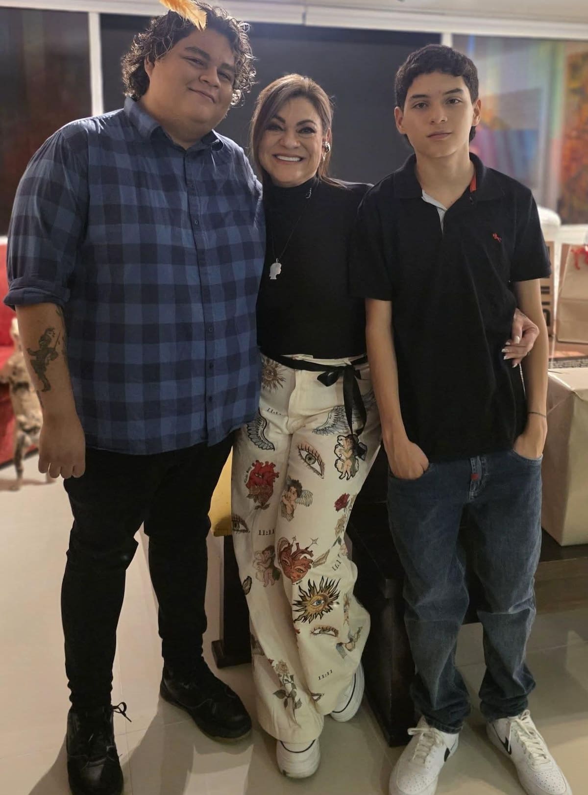Con los hombres de su vida: su hijo Nico y Jose, hijo de Camila, su hija. Foto suministrada/VANGUARDIA