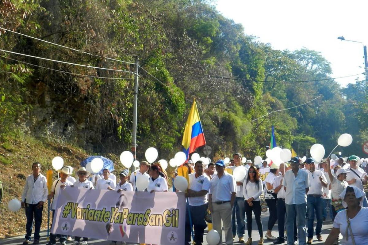 En 2017 la comunidad, gremios y los sectores económicos y políticos se unieron para exigir la construcción de la Variante de San Gil. (Foto: Cortesía / VANGUARDIA LIBERAL)