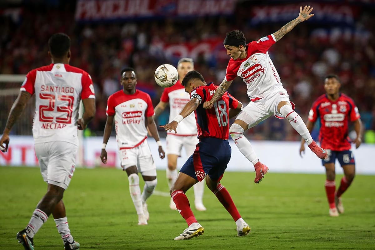 Medellín. Junio 29 de 2025. Independiente Medellín enfrenta a Independiente Santa Fe, por encuentro válido de la Liga BetPlay I 2025 final de vuelta, en el Estadio Atanasio Girardot. (Colprensa - Cristian Bayona).