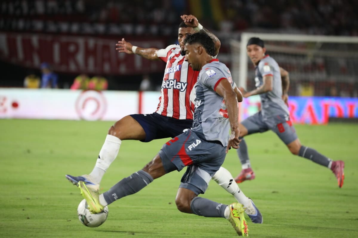 Santa Fe y Junior se enfrentan por el título de la Superliga 2026. Foto: Colprensa.