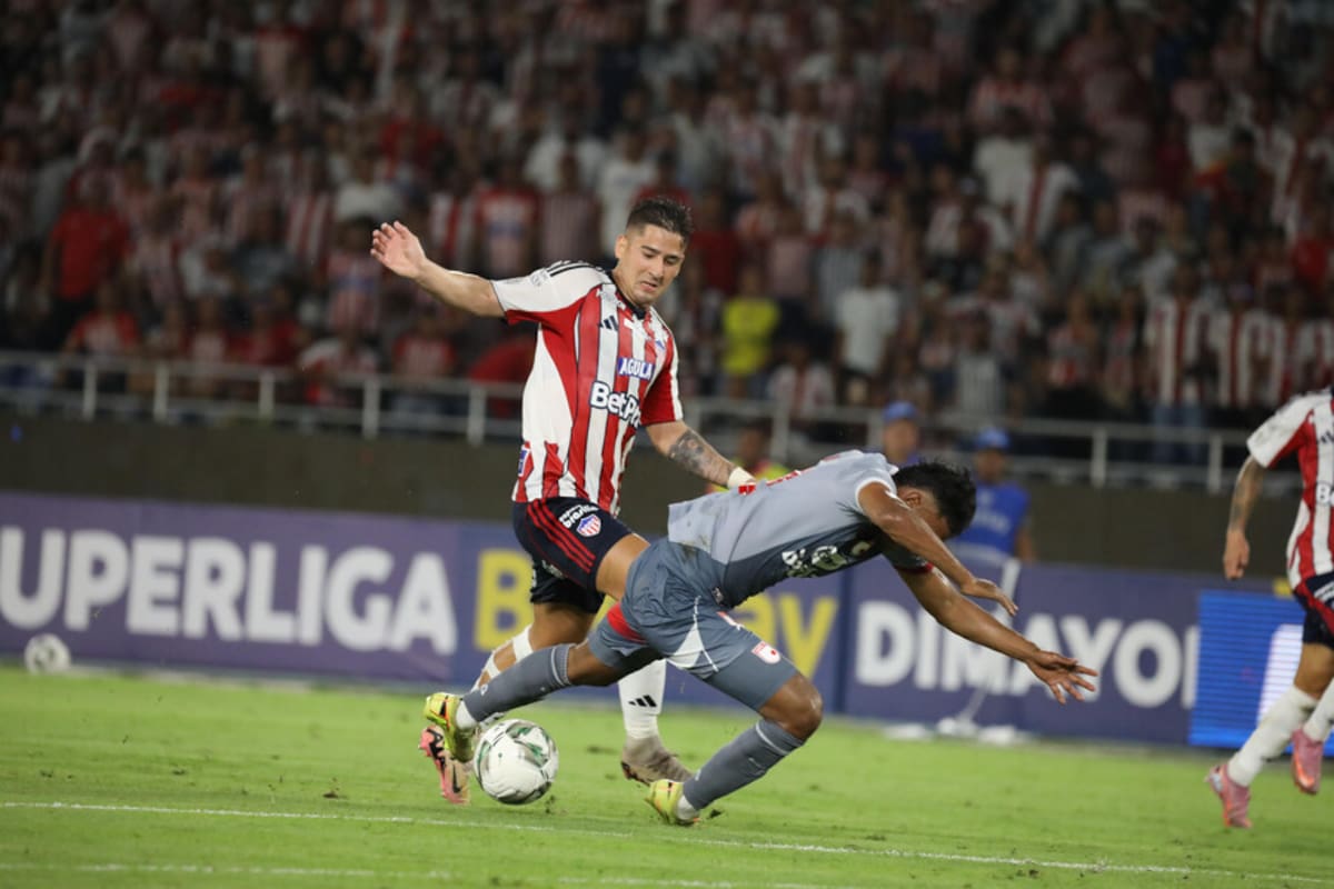 Santa Fe y Junior se enfrentan por el título de la Superliga 2026. Foto: Colprensa.