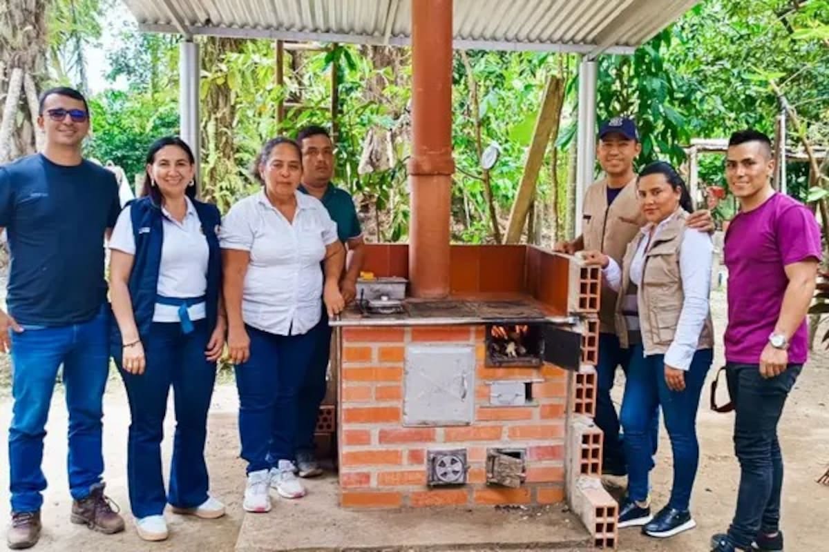 Santander impulsa el uso de estufas ecoeficientes para proteger el medio ambiente. (Foto suministrada / VANGUARDIA)