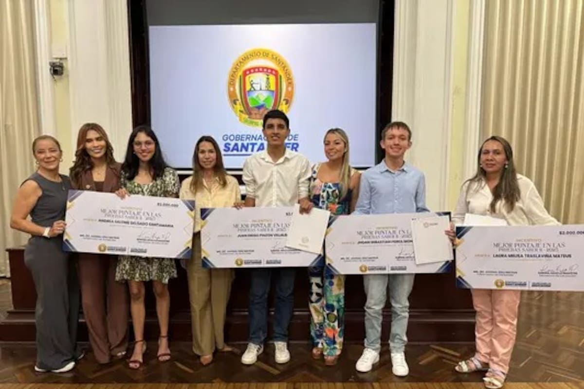 Los estudiantes Jhoan Sebastián Perea Montañez, Andrea Salomé Delgado Santamaría, Juan Diego Pinzón Villalba y Laura Melisa Traslaviña Mateus dejaron en alto el nombre de Santander.
