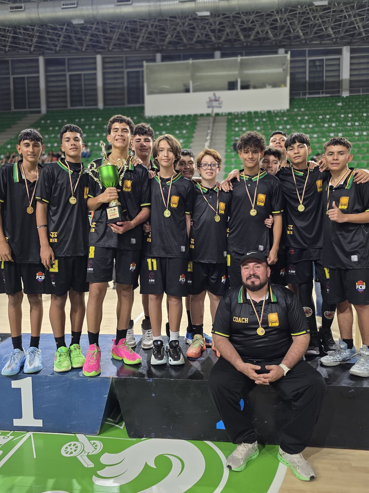 Santander se subió al podio del Torneo Nacional U13 de baloncesto: las selecciones masculina y femenina fueron terceras. Foto: Cortesía/Vanguardia