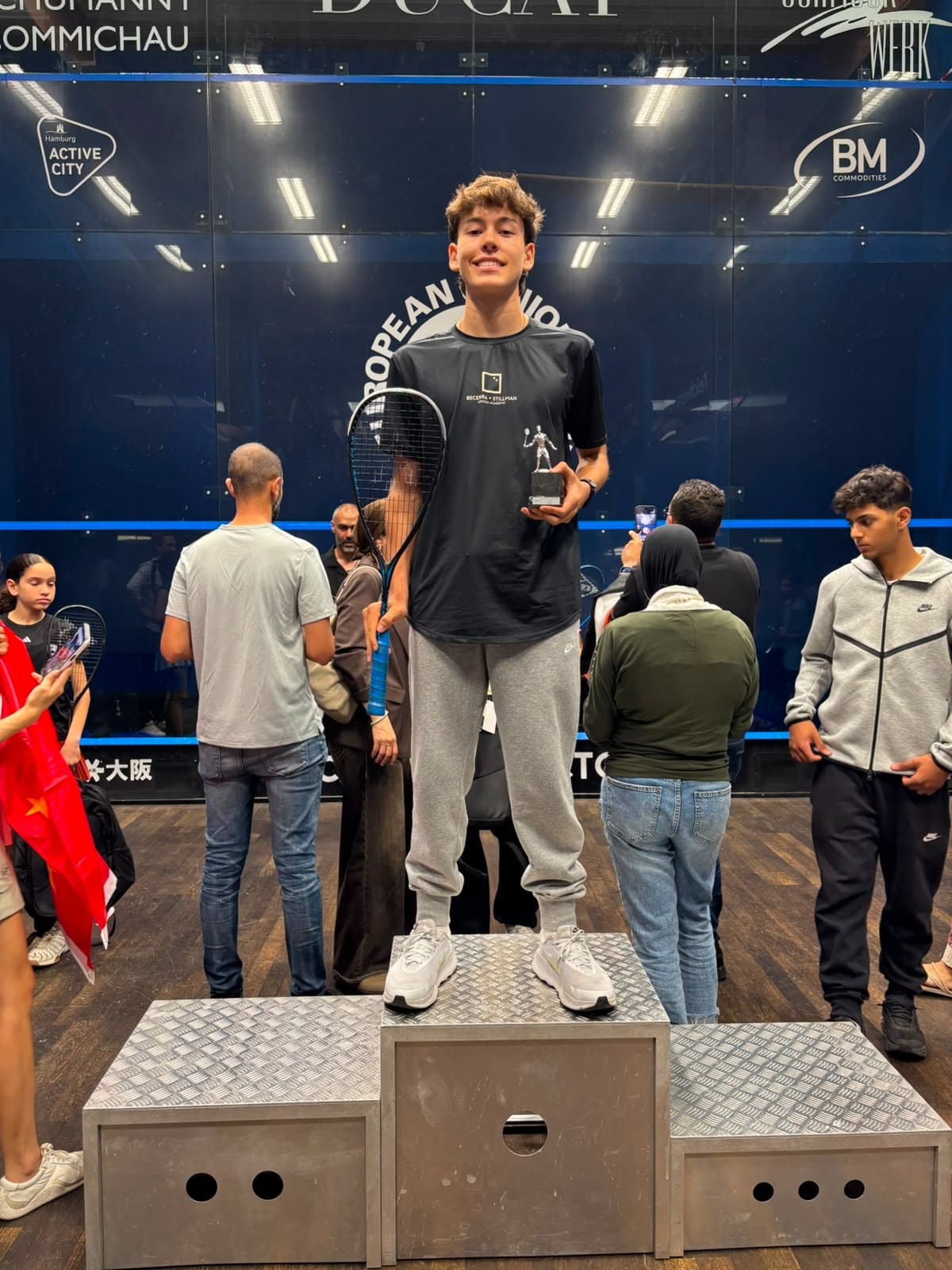 Santandereano Juan Pablo Niño Roa se coronó campeón del European Junior Open de squash en Alemania. Foto: Cortesía/Vanguardia