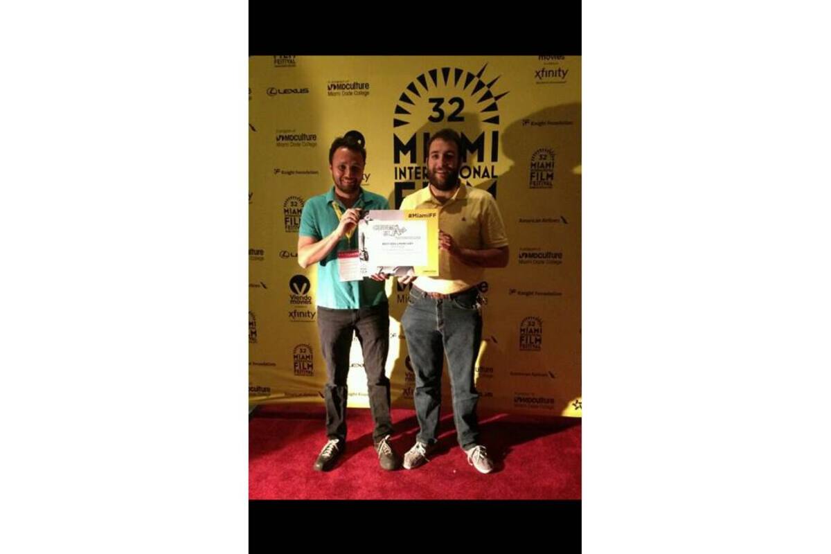 El santandereano Luis José Galvis (izquierda) fue galardonado en el Festival Internacional de Cine de Miami, por su trabajo titulado ‘Romana’. (Foto: Suministrada / VANGUARDIA LIBERAL)