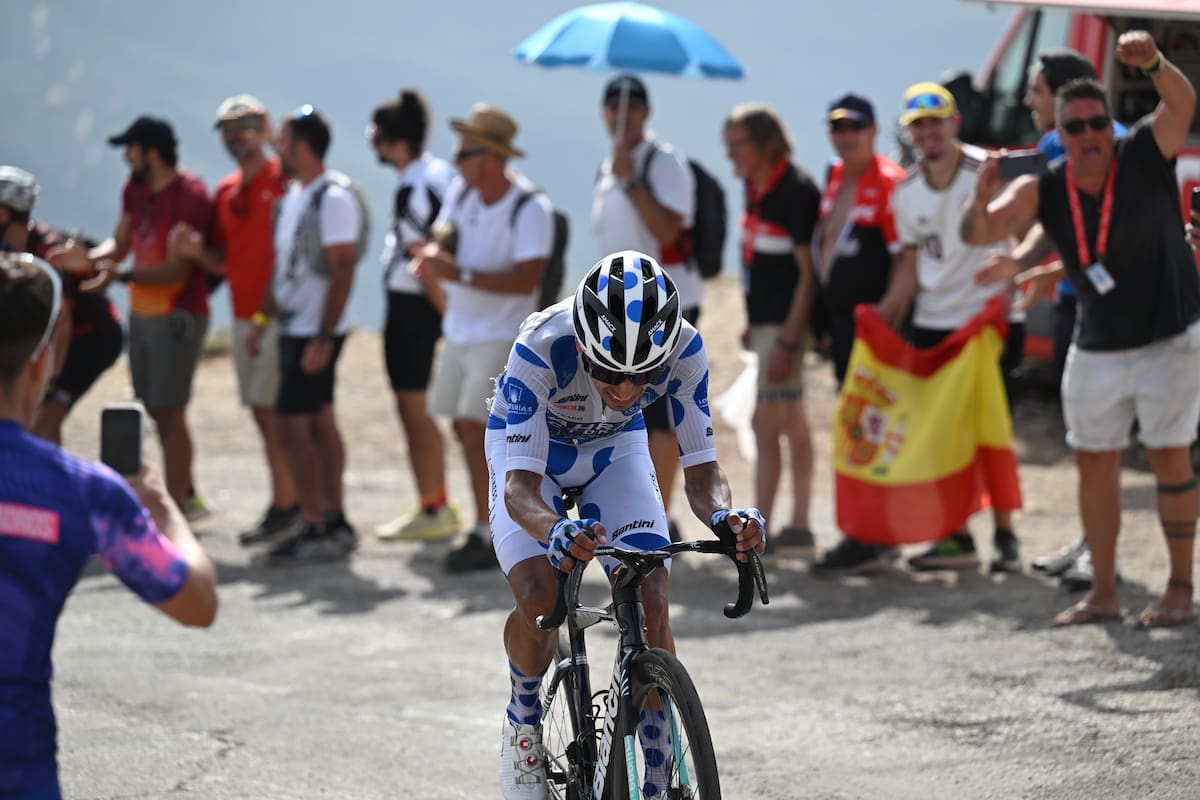 Santiago Buitrago se lució en la etapa 19 de la Vuelta a España y conservó la camiseta de la montaña. EFE/Toni Baixauli