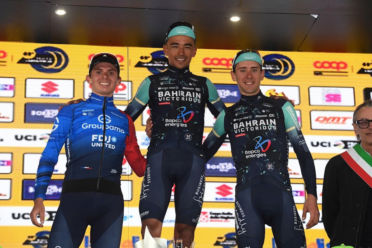 Santiago Buitrago conquista en solitario el Trofeo Laigueglia. Foto: @BHRVictorious