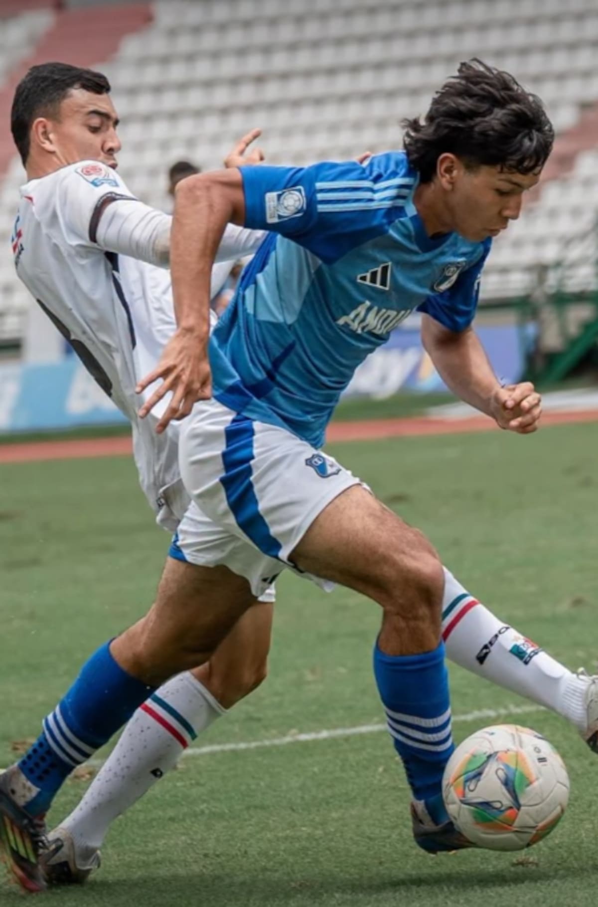 Santiago Castrillón, jugador juvenil de Millonarios, presentó un desvanecimiento en el marco de un partido contra Santa Fe de la categoría Sub-20.