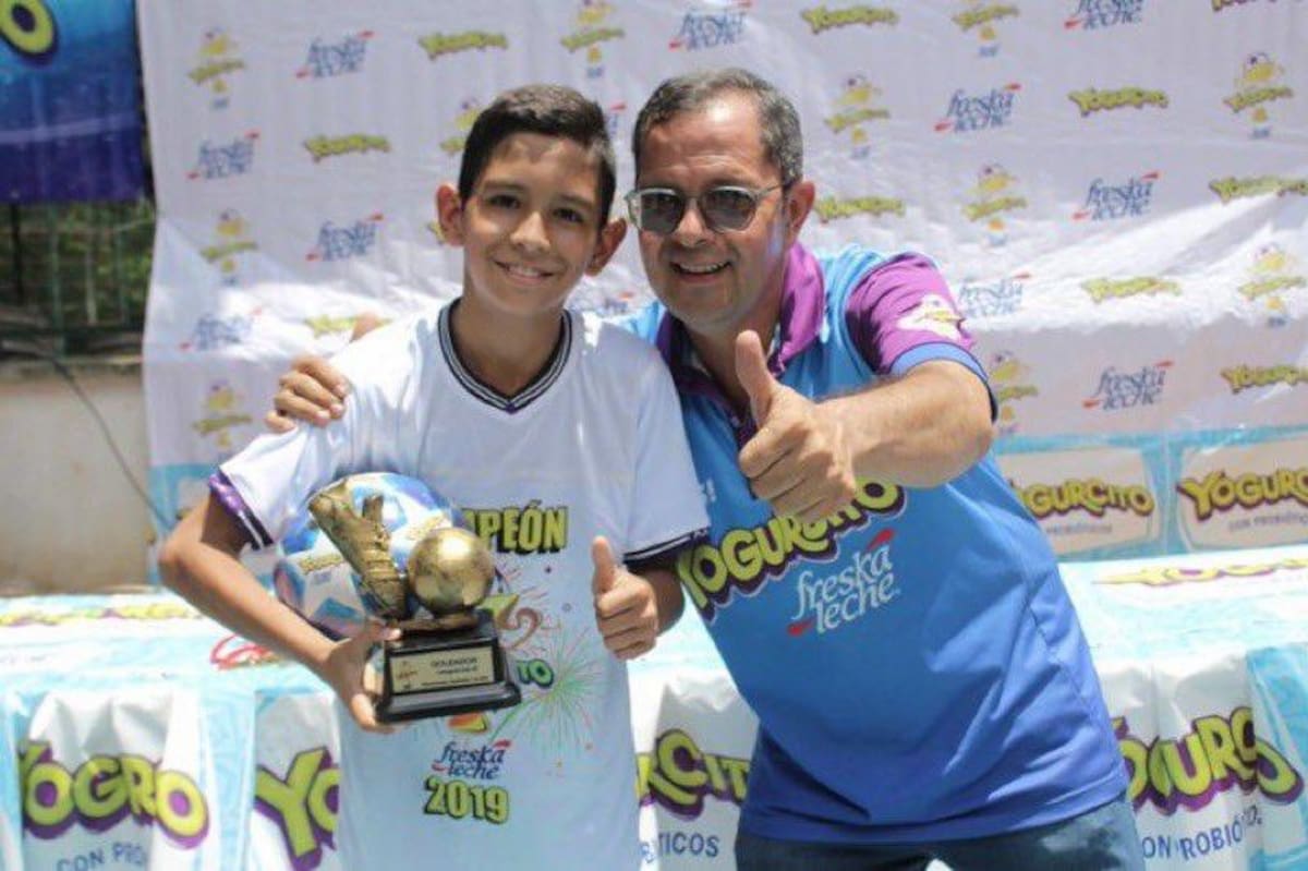 Santiago Castrillón, promesa de Millonarios, murió tras desmayarse en partido. Acá como goleador de la Copa Yogurcito en el 2019. /FOTO: Suministrada