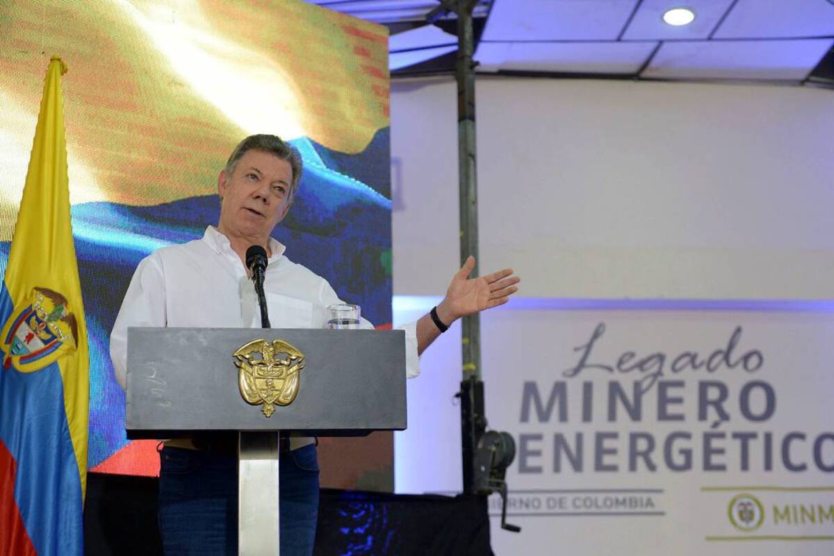 El saliente presidente, Juan Manuel Santos, no declina en sus intenciones de que el Congreso saque avante el proyecto que regula la Justicia Especial para la Paz, JEP. (Foto: Colprensa / VANGUARDIA LIBERAL)