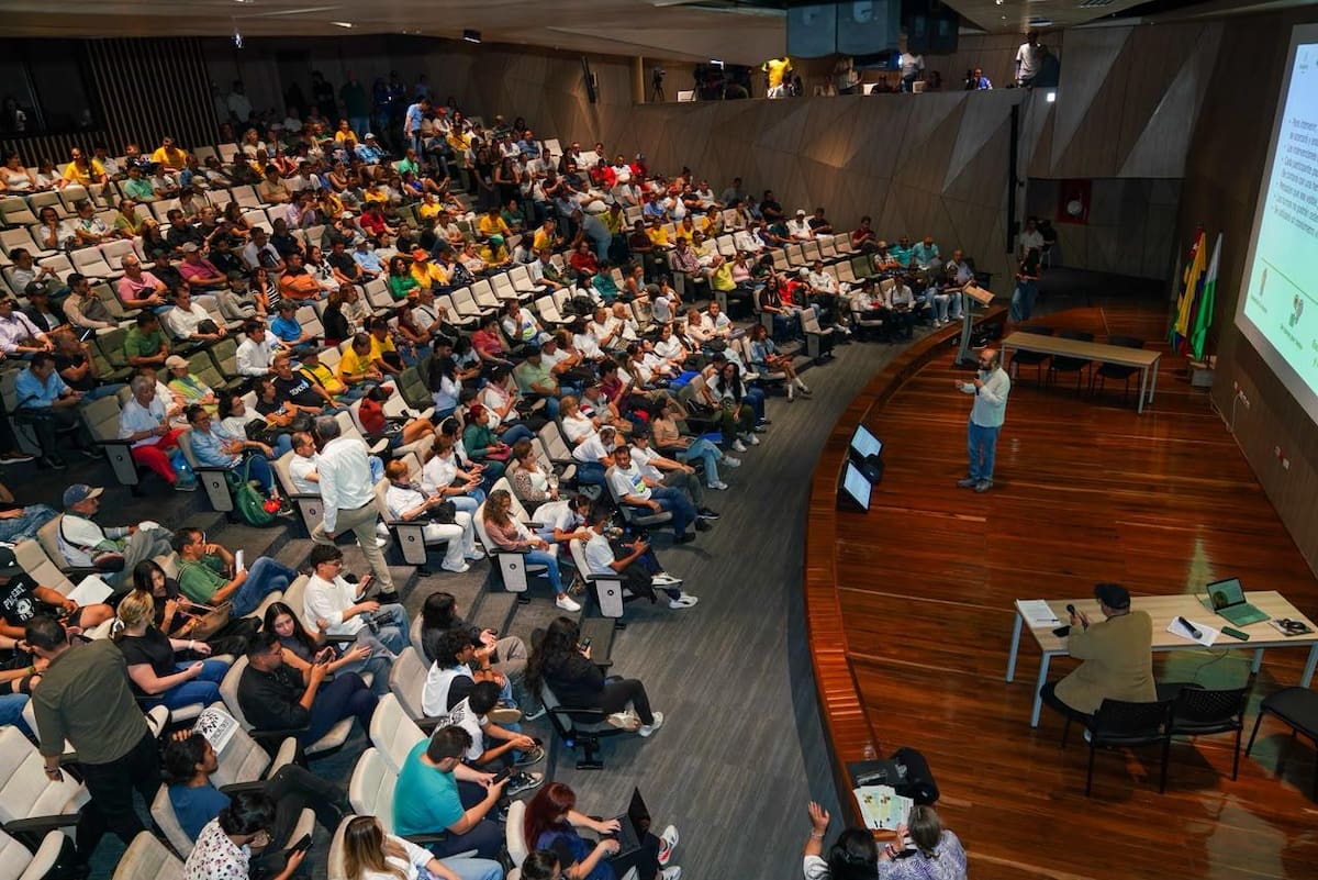 La segunda mesa convocada por el Ministerio de Ambiente estuvo marcada por nuevas discusiones entre ambientalistas y comunidades rurales, mientras el proceso sigue sin alcanzar consensos. Foto: Gabriel Medina, Minambiente