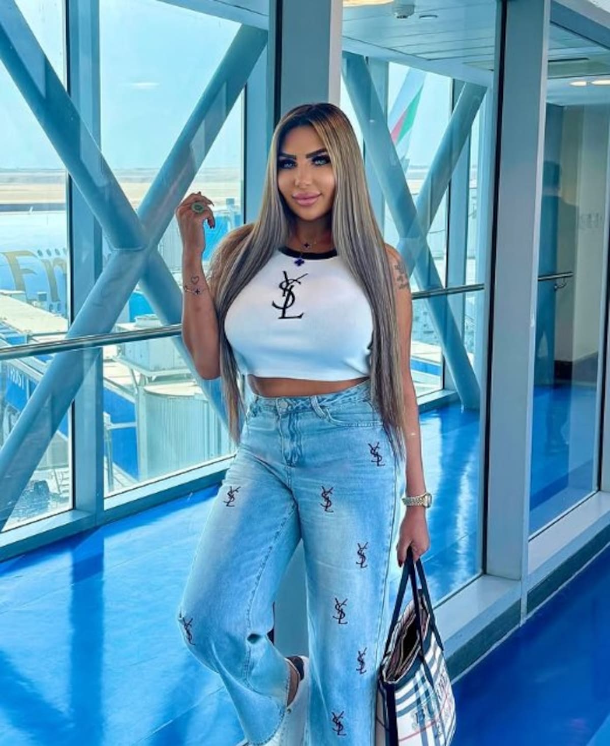 Esta es Sarah Khalifa, una famosa presentadora de televisión, productora y celebridad en Egipto, que fue condenada a la pena de muerte.