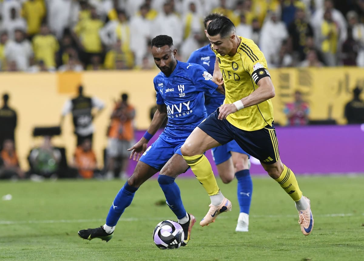 RIYADH (Saudi Arabia), 12/05/2026.- Al Nassr's Cristiano Ronaldo (R) and Al Hilal's Mohamed Kanno in action during the Saudi Professional League match Al Nassr against Al Hilal, in Riyadh, Saudi Arabia, 12 May 2026. (Arabia Saudita) EFE/EPA/STRINGER