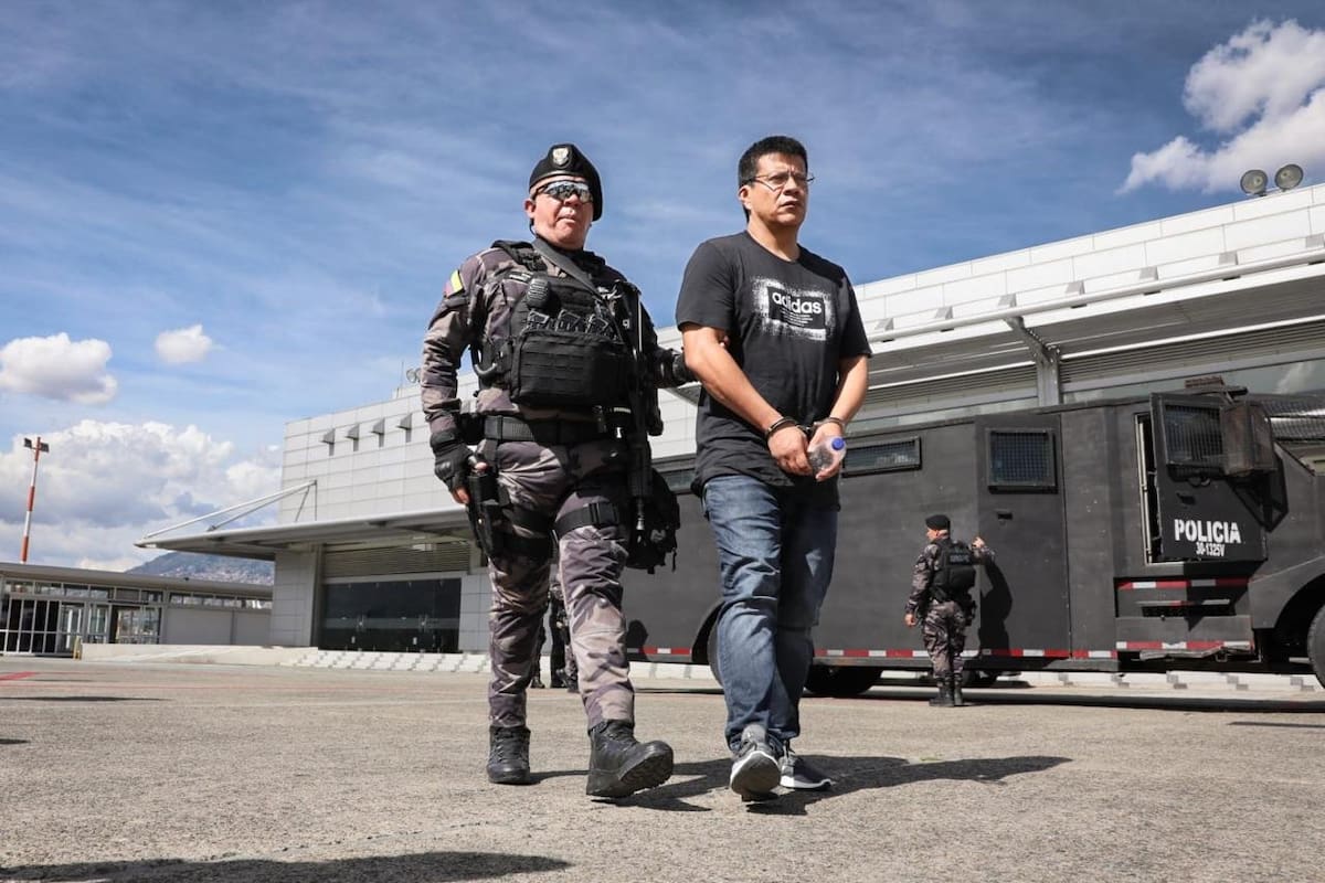 Los traslados se realizaron hacia establecimientos penitenciarios ubicados en Bogotá, Medellín, Girón, Valledupar, La Dorada, Palmira, Ibagué y El Barne. Fotos de // Colprensa.
