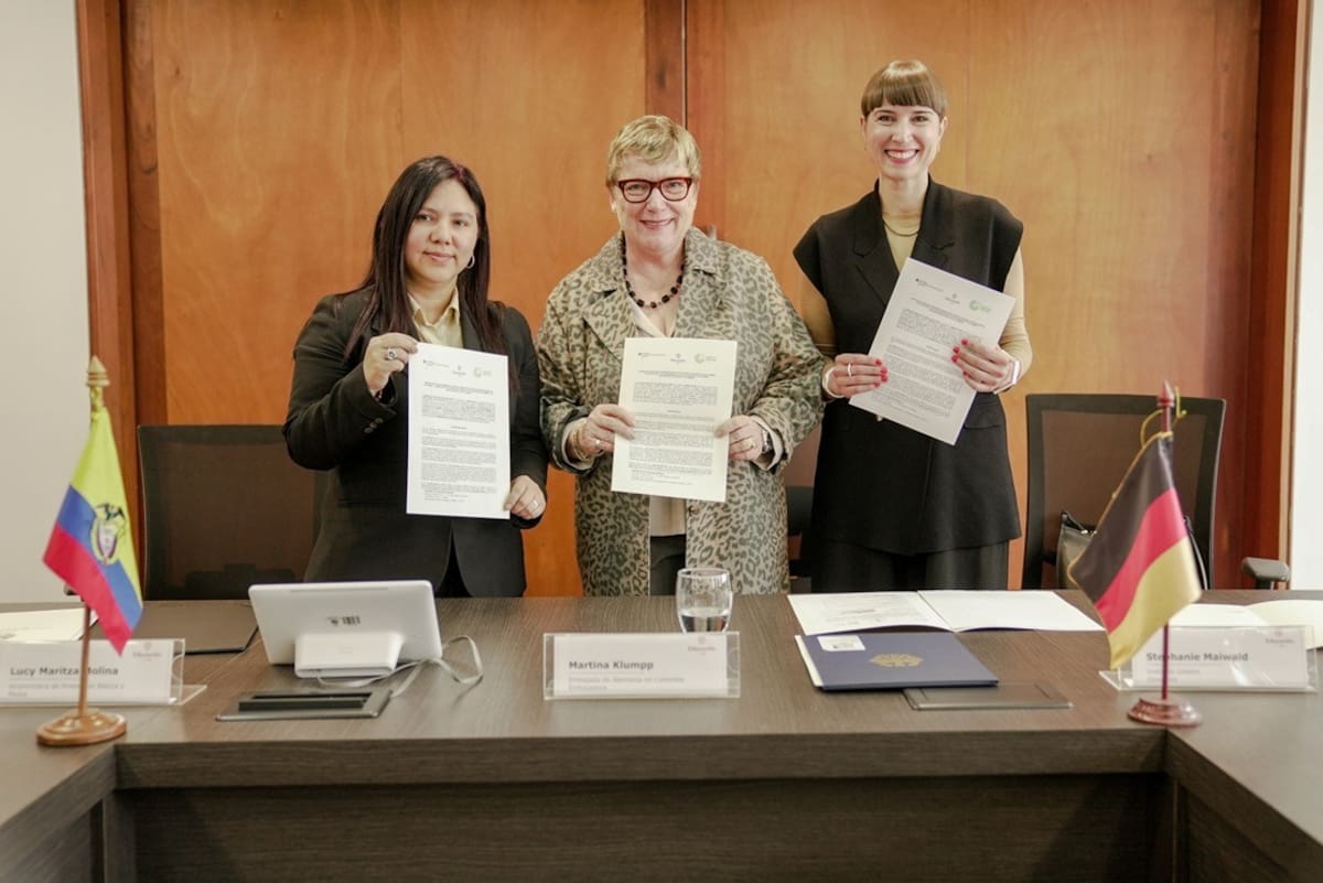 l Ministerio de Educación Nacional de Colombia, la Embajada de la República Federal de Alemania y el Goethe-Institut firmaron hoy un Memorando de Entendimiento que permitirá fortalecer la enseñanza del alemán en los establecimientos educativos públicos del país.