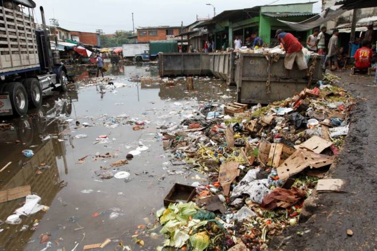 Se inundó el mercado de Bazurto en Cartagena tras fuertes lluvias.