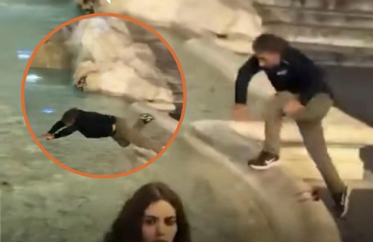 Un turista de 30 años se lanzó a la Fontana di Trevi en Roma bajo los efectos del alcohol. La “bromita” le costó una multa de 500 euros y la prohibición de volver al monumento.