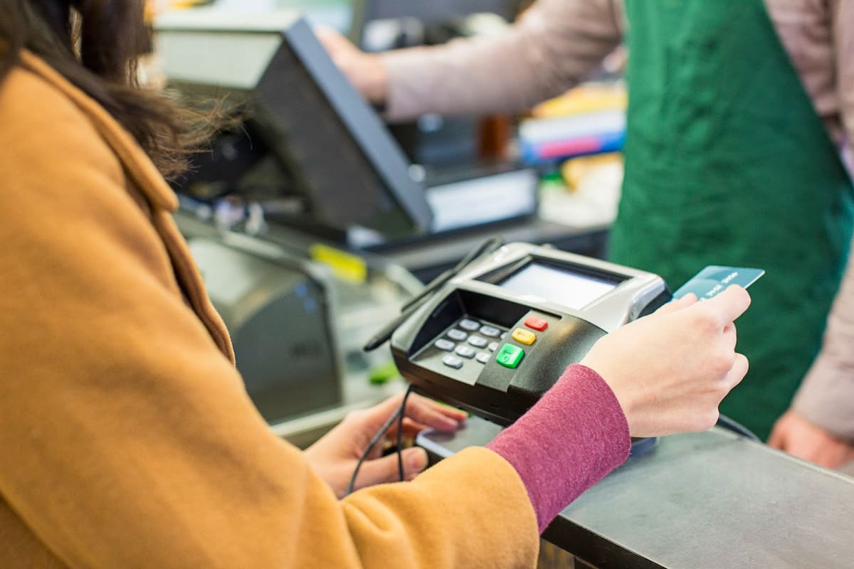Con esta alianza, los clientes de cuentas de ahorro y corriente de BBVA podrán realizar retiros de hasta $700.000 por transacción