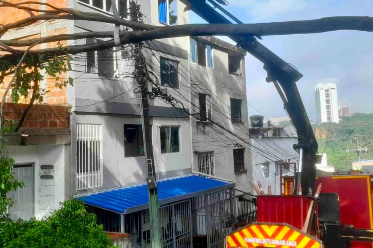 ¡Se salvaron por poco!: Bomberos de Floridablanca atiende emergencia por lluvias