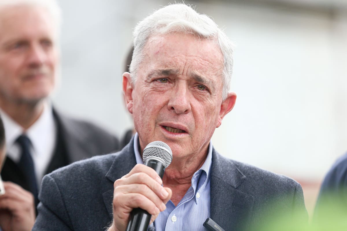 “Se vuelve mansurrón”: Uribe arremete contra Petro tras discurso y llamada con Trump (Colprensa - Lina Gasca)