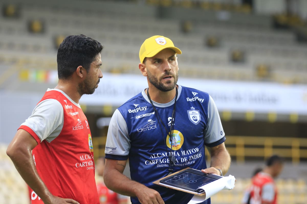 Cristian Marrugo, capitán de Real Cartagena y Sebastián Viera, entrenador del auriverde. //ARCHIVO