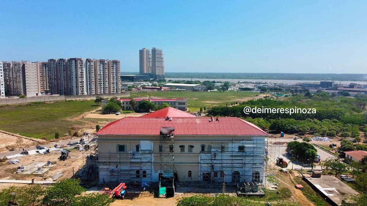 Avanzan las obras de adecuación del Batallón Paraíso, en Barranquilla como sede alterna de la Presidencia avanzan a toda marcha y podrían quedar terminadas antes del 7 de agosto, fecha en la que comenzará el nuevo Gobierno de Abelardo De La Espriella. Foto: Deimer Espinoza