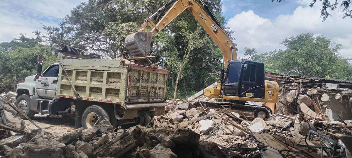 La demolición inició tres años después de la entrega del predio del aniguo hotel Bella Isla a la UIS.