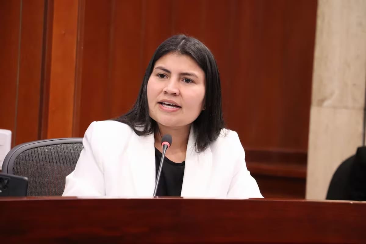 Según afirmó Olmedo López ante la Corte Suprema de Justicia, la representante Karen Manrique habría llegado a su oficina a presionar los contratos. // @karenmanriqueo.