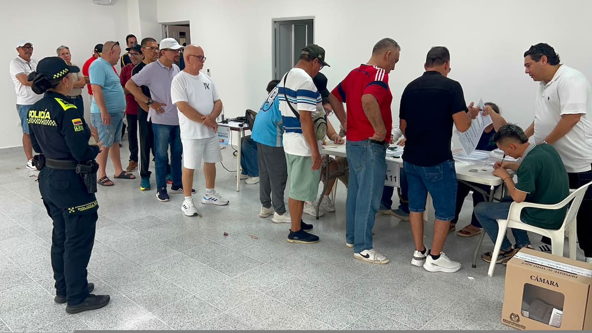 Autoridades civiles, Policía Nacional y organismos de control coordinaron las acciones de seguridad y vigilancia que acompañarán la jornada electoral en el Magdalena Medio.
Suministrada/vanguardia