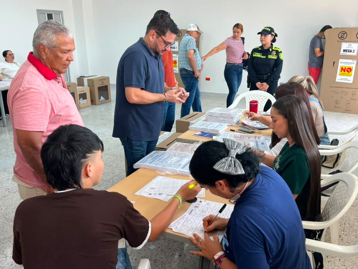 Autoridades civiles, Policía Nacional y organismos de control coordinaron las acciones de seguridad y vigilancia que acompañarán la jornada electoral en el Magdalena Medio.
Suministrada/vanguardia