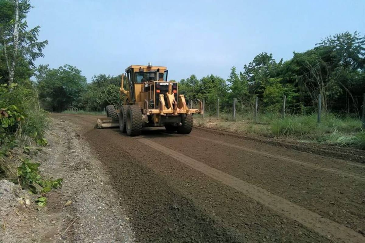 Actualmente, la maquinaria y el personal del Municipio se encuentran interviniendo las vías de acceso al corregimiento Meseta de San Rafael. (Foto: Suministrada/VANGUARDIA LIBERAL )