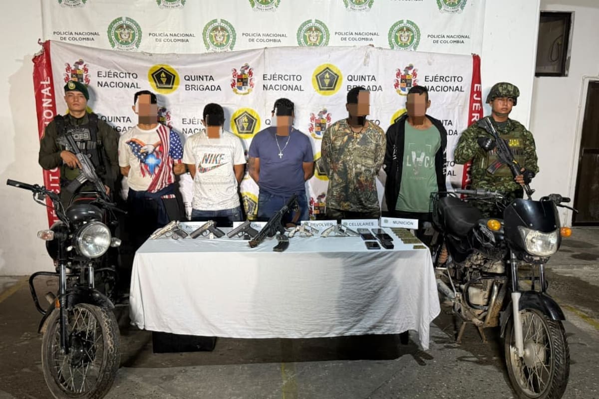 Seis armas de fuego y 261 municiones fueron incautadas por las autoridades.