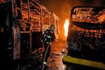 Siete buses que estaban en el portal de Metrolínea en Girón se incendiaron: esto se sabe de la emergencia