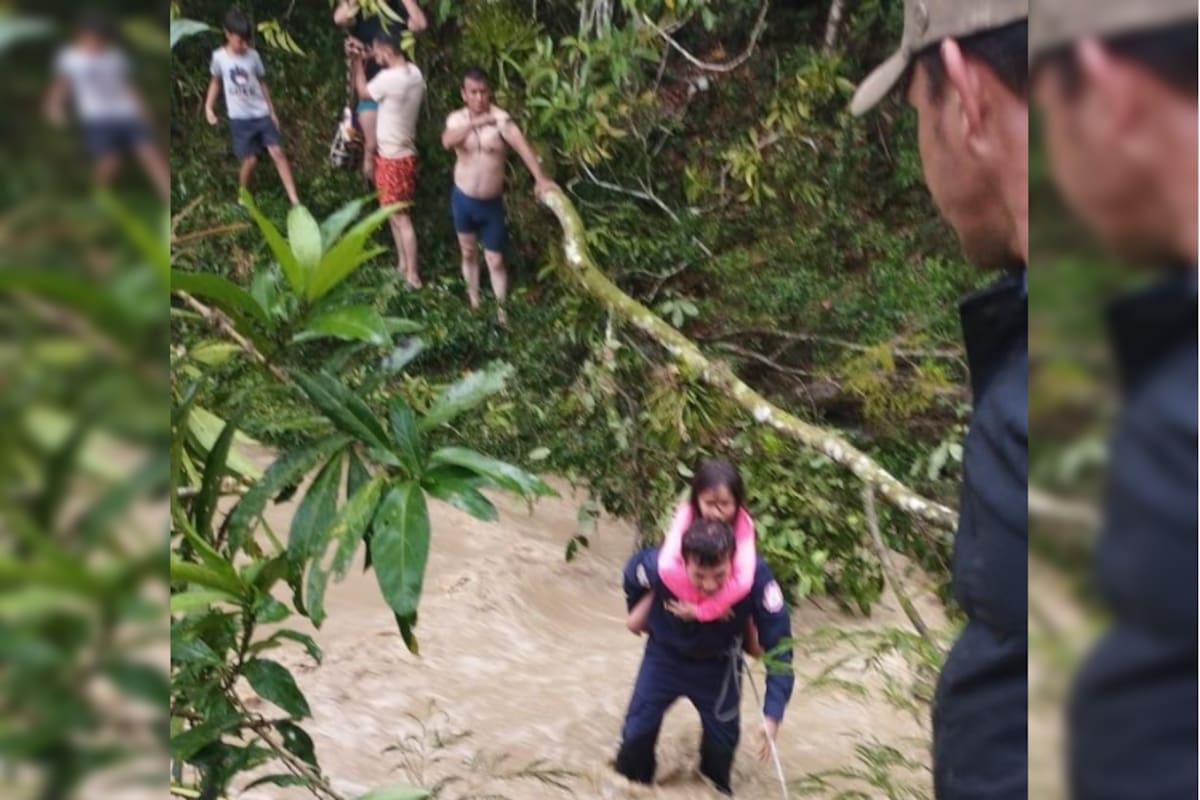 Seis integrantes de una misma familia quedaron atrapados tras la creciente súbita del afluente.