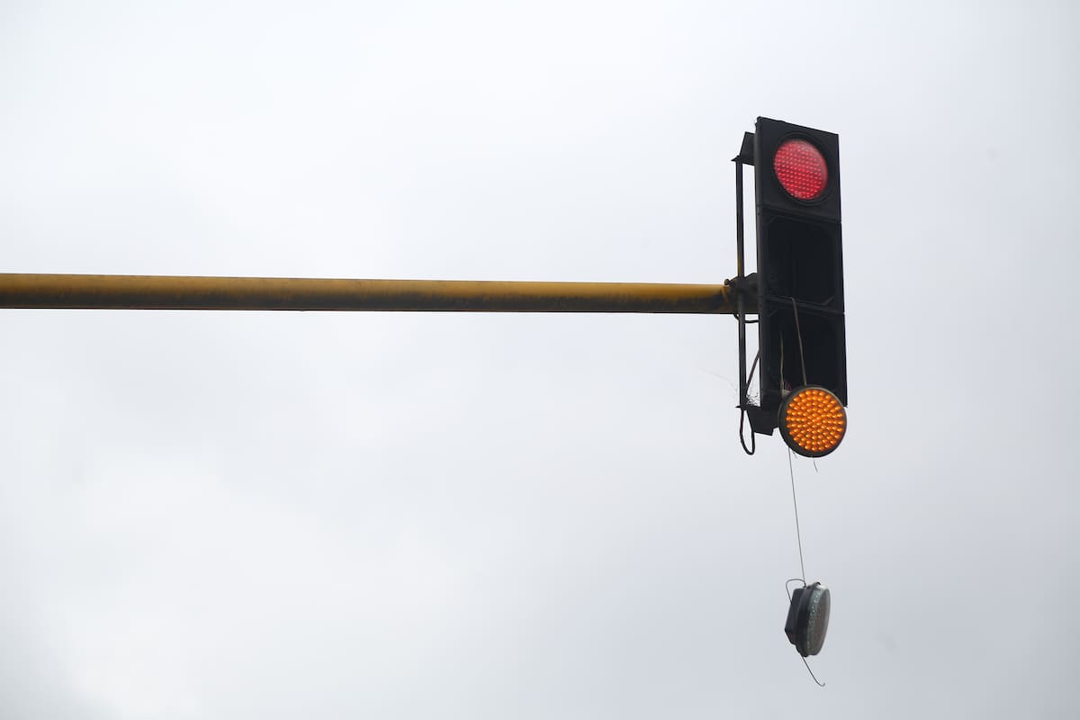 Uno de los semáforos averiados en la intersección de la carrera 15 con 5ta. Jaime Moreno / VANGUARDIA