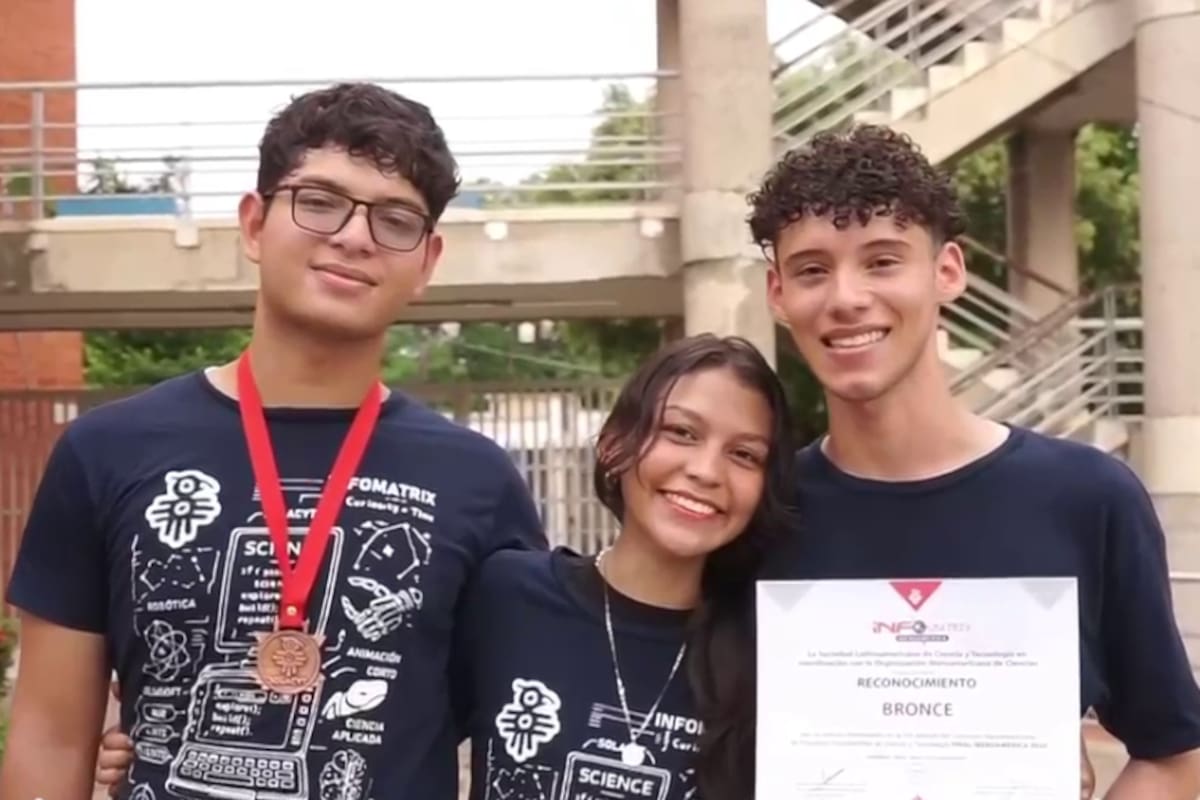 Estudiantes del semillero ColCamilo Explora obtuvieron medalla de bronce en Infomatrix Iberoamérica 2025, con su proyecto “Little Paper”. Suministrada / VANGUARDIA