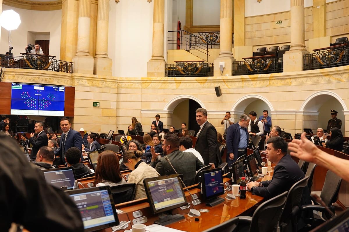 Congreso y candidatos reaccionan a la suspensión de la emergencia económica.// Foto: Colprensa.