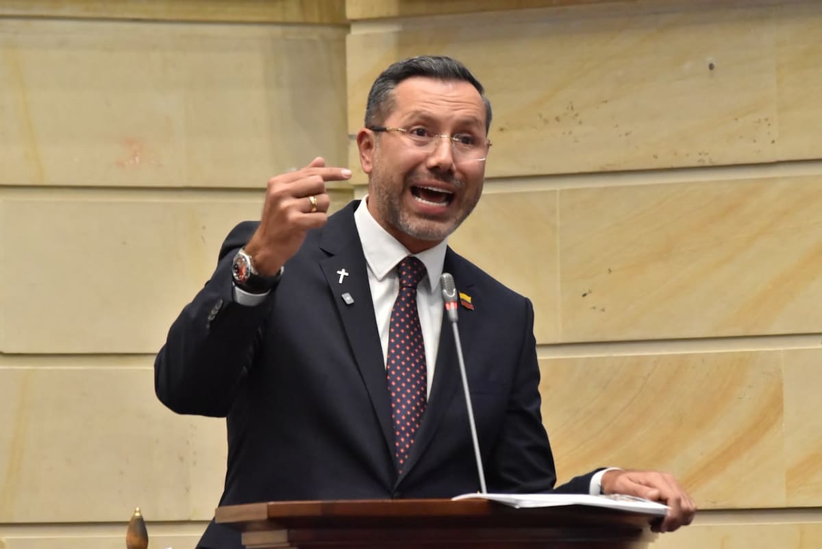 BOGOTÁ, septiembre 9 de 2026. Esta noche se realizó el debate de la moción de censura al ministro de la Vivienda, Jaime Andrés Beltrán (Prensa Senado).
