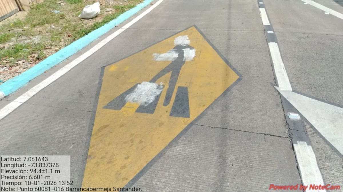 Las señalizaciones de tránsito fueron vandalizadas con pintura blanca en varios puntos del barrio Provivienda de Barrancabermeja.
Suministrada/Vanguardia