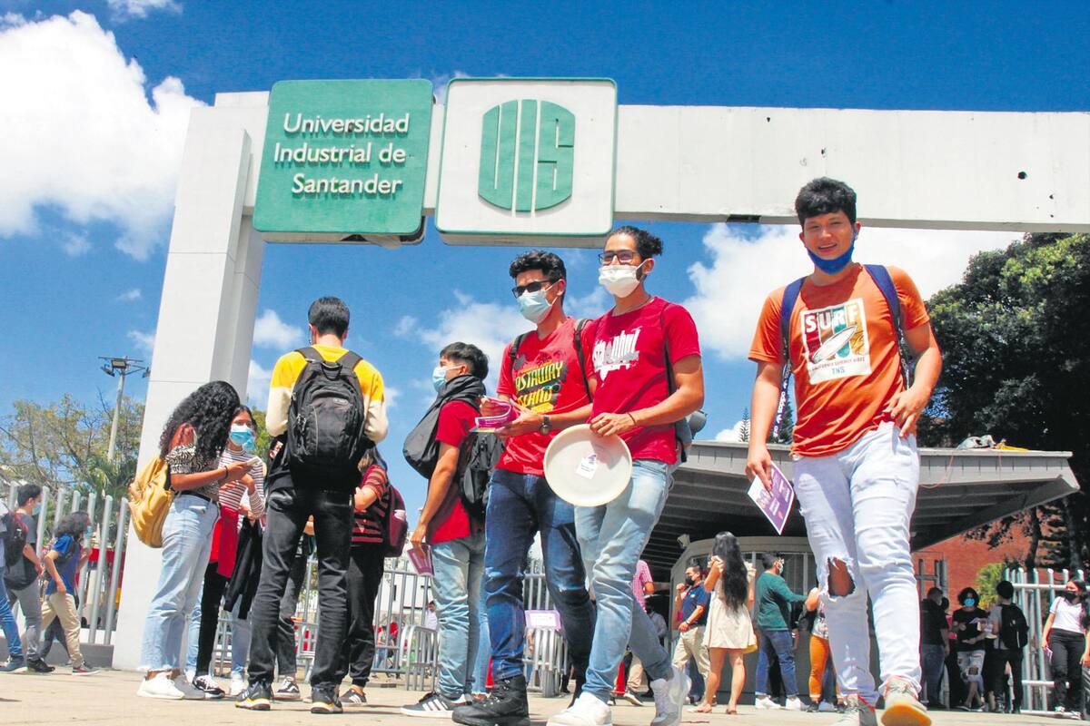 Los estudiantes de la UIS regresaron de nuevo a las aulas bajo la modalidad presencial. (Foto: Jaime Del Río Quiroga / VANGUARDIA)