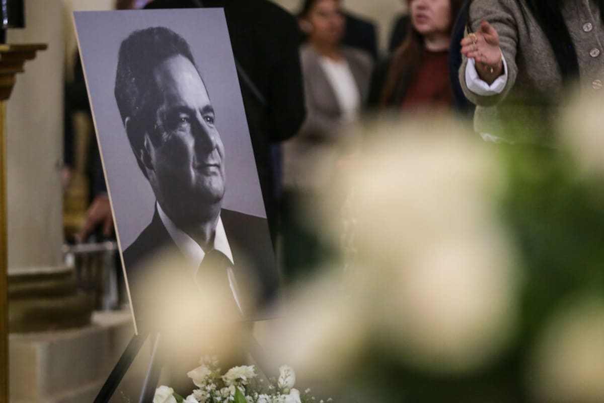 Así fue la despedida de Germán Vargas Lleras: aplausos, pañuelos blancos y una emotiva canción.
Foto: Colprensa