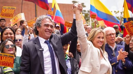 Sergio Fajardo entra en reflexión con un millón de votos clave para el balotaje