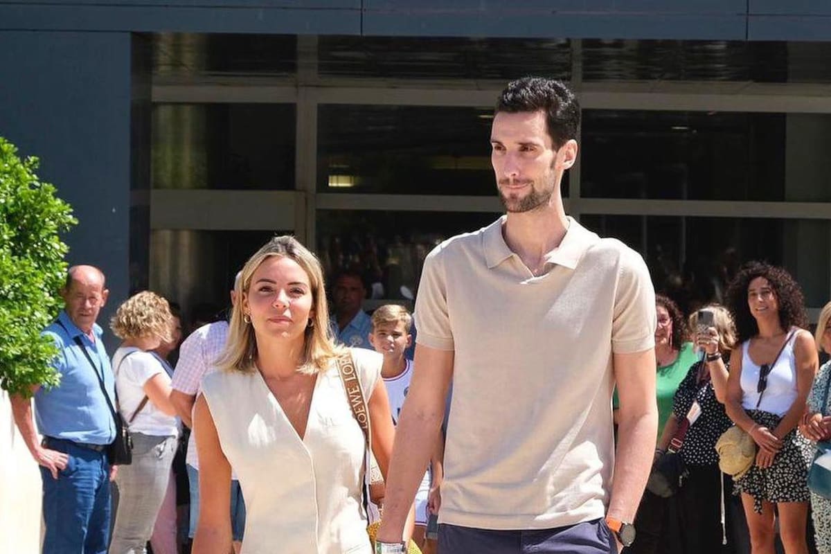 Sergio Rico salió del hospital tras el accidente sufrido hace algunos meses.