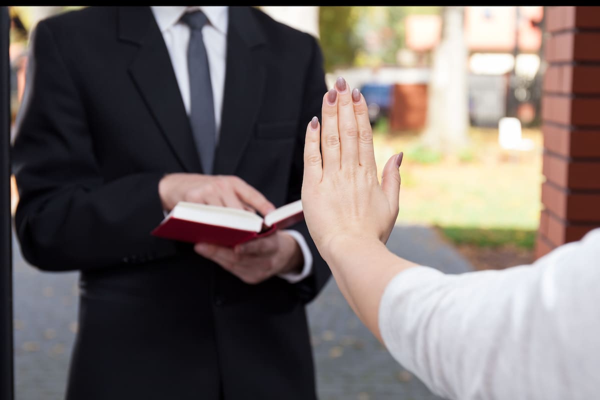 Serie revela testimonios sobre presuntos abusos en Testigos de Jehová. | Foto: Canva.