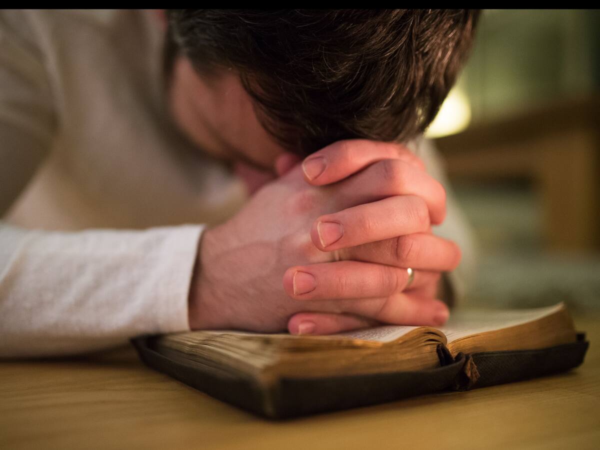 Serie revela testimonios sobre presuntos abusos en Testigos de Jehová. | Foto: Canva.