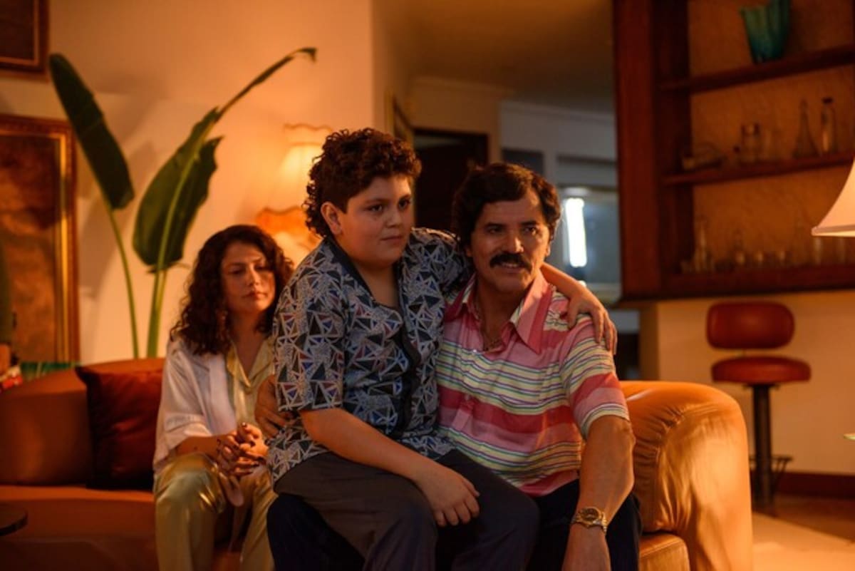 Disney+ estrena este miércoles una serie que promete mostrar el lado que nunca vimos: la infancia del hijo de Pablo Escobar rodeado de sicarios. John Leguizamo regresa a Colombia para este papel histórico.