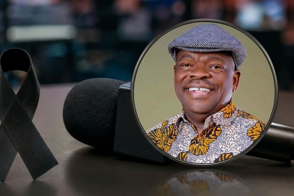 Seth Kwame Dzokoto, actor y político de 51 años, falleció tras sufrir una emergencia médica durante una entrevista radial en vivo.